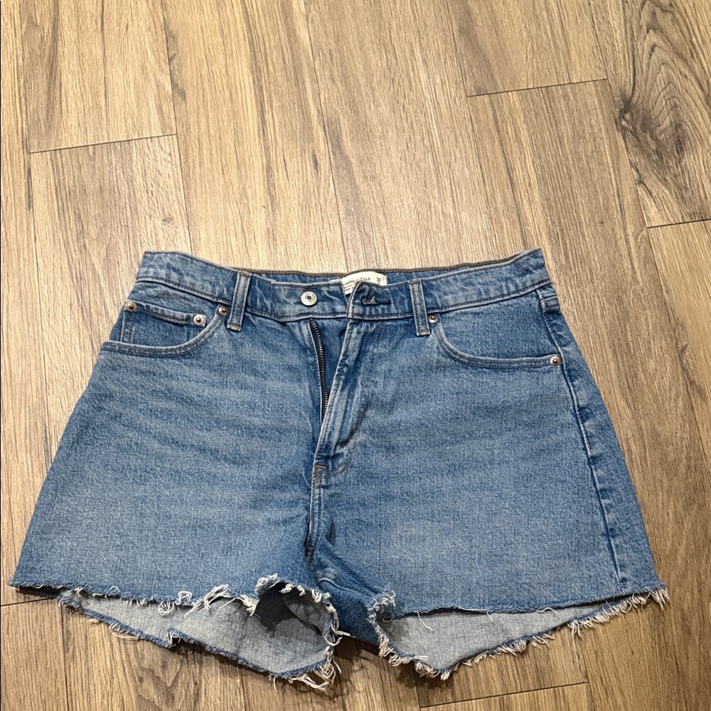 Abercrombie 90’s curve love cut off short size 29
